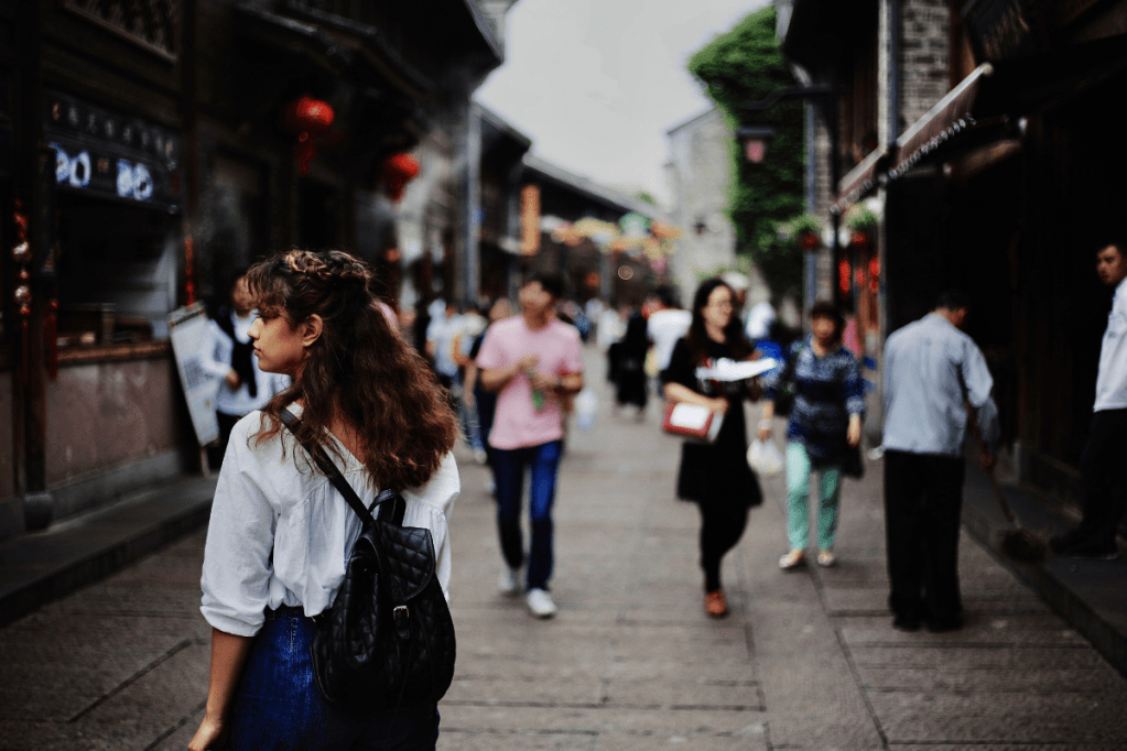 3 Tips for Interacting With Others When Moving&nbsp;Overseas