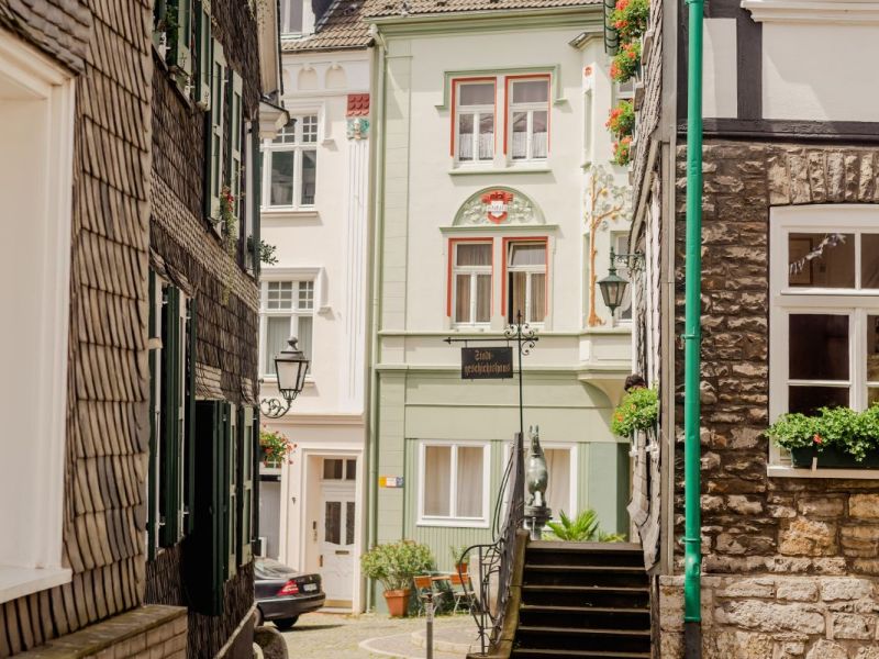 This Crossroads-Inn Called&nbsp;Earth